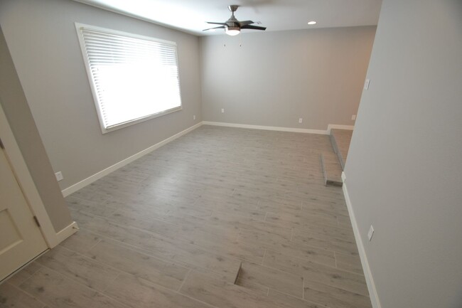 Building Photo - 1600 E Bell de Mar Dr