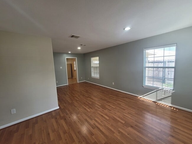 Building Photo - 1523 Campbell Ln