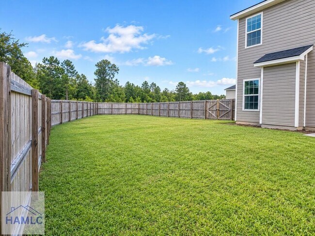 Building Photo - 465 Huntington Dr