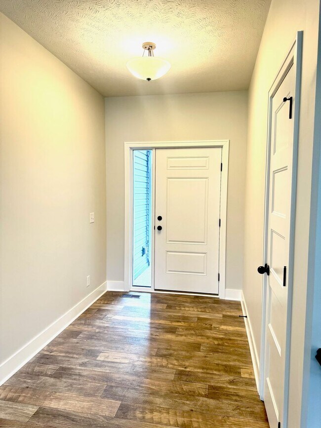 Foto del edificio - Spacious Ranch Home  5 Bedrooms  3 Bathrooms  3,163 Finished Sq Ft
