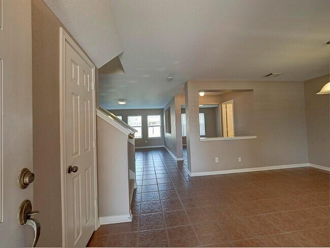 Building Photo - 2303 Crossmill Ln