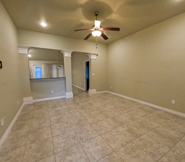 Foto del edificio - 7745 Corral Dr