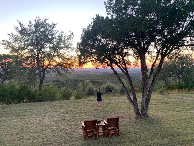 Foto del edificio - 6700 White Hills Ln