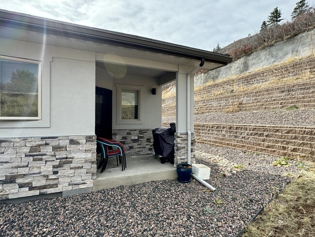 Building Photo - 6859 Surrey Trail