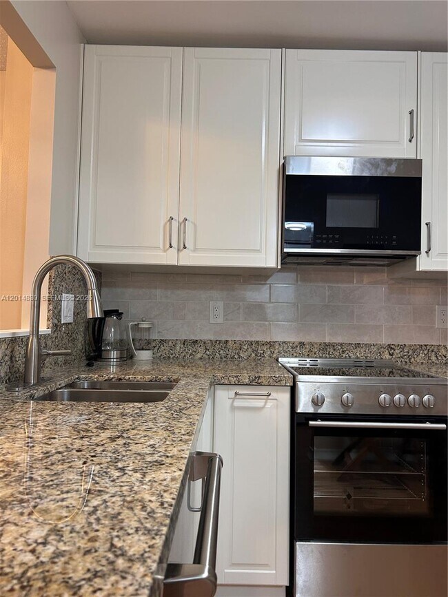 Building Photo - 1410 S Ocean Dr