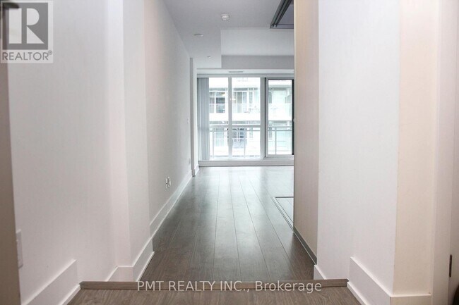 Building Photo - 508 Wellington St W