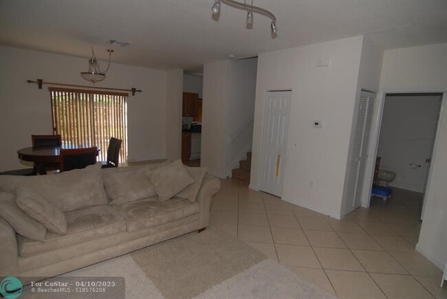 Building Photo - 7644 E Stonecreek Cir