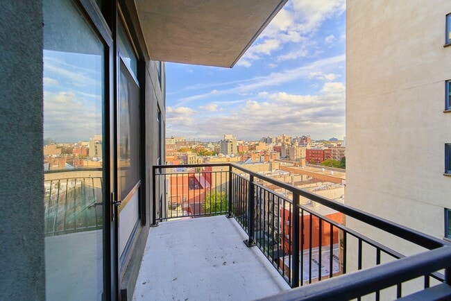 Building Photo - Spacious One Bedroom with Two Balconies