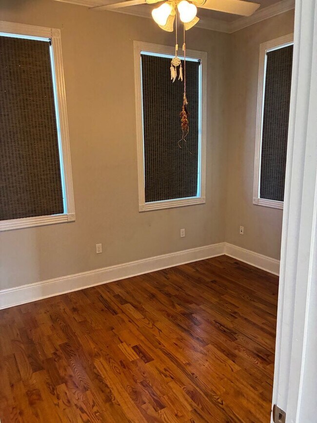 Building Photo - 117-119bottinelli