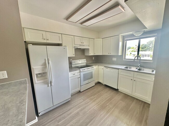 Foto del edificio - 2549 S Oak Ave