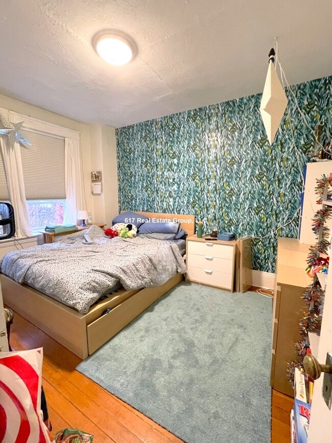 Foto del edificio - 208 Winthrop Rd