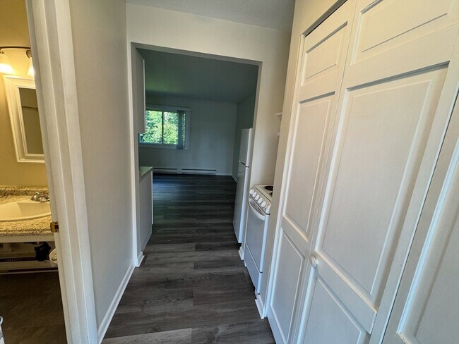 Building Photo - 10 Belchertown Rd