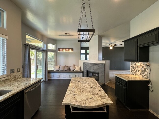 Building Photo - Beautiful Southwest home!