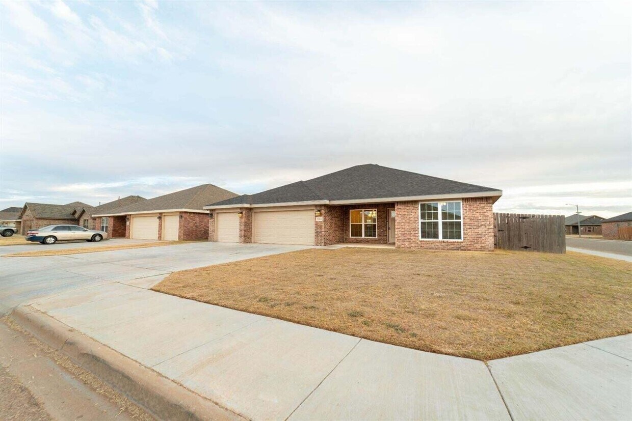 Foto principal - 5213 Marshall St