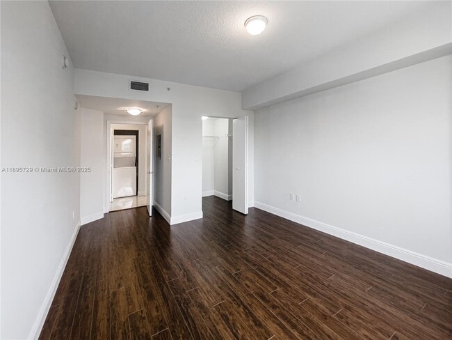 Foto del edificio - 18800 NE 29th Ave