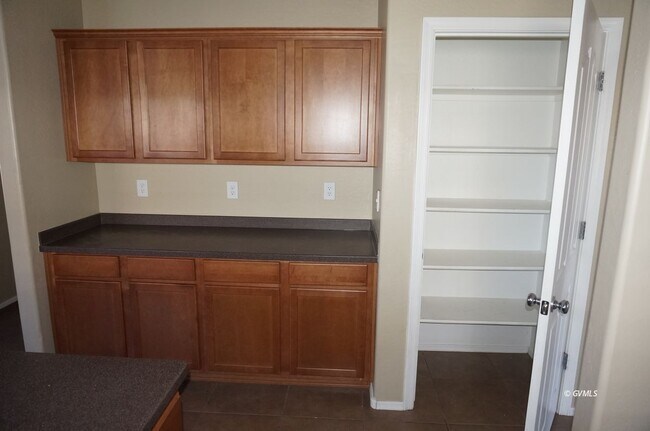 Foto del edificio - 1385 Graham Ln