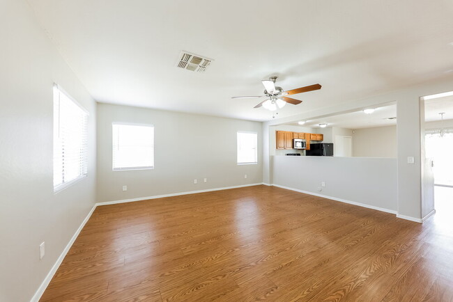 Building Photo - 12522 W Windrose Dr
