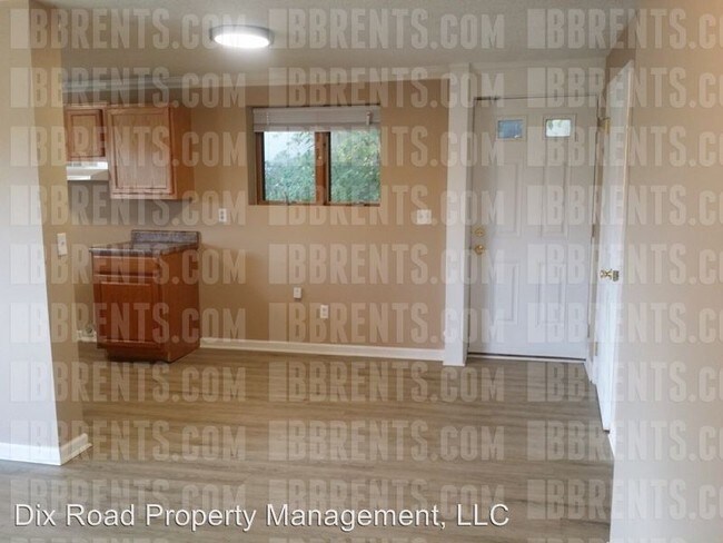 Building Photo - 3 br, 1 bath House - 2915 Campus Drive,
