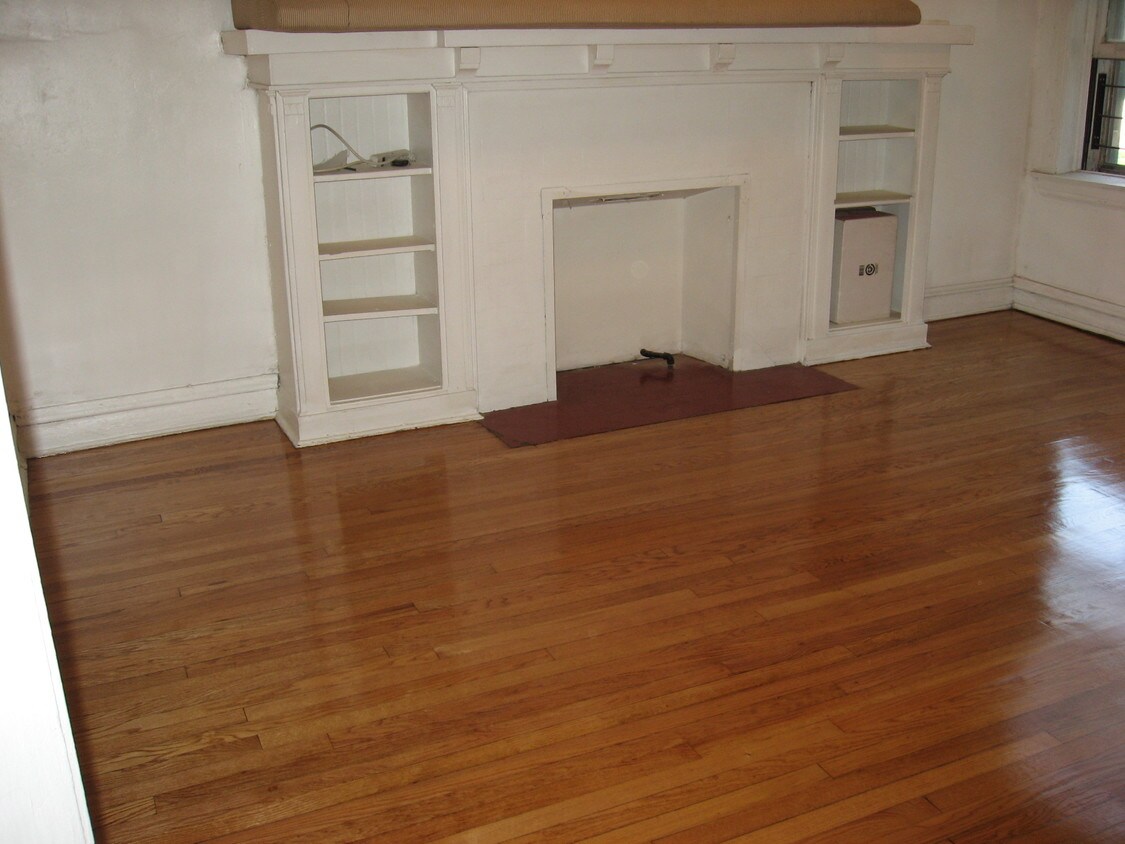Primary Photo - 5637 S Maryland Ave