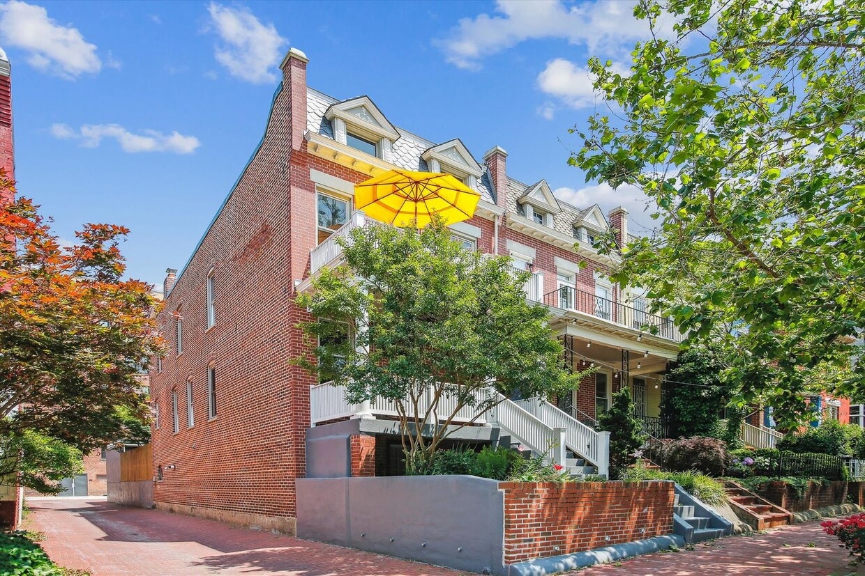 Primary Photo - Stunning 3BR+, 3.5BA Capitol Hill Home wit...