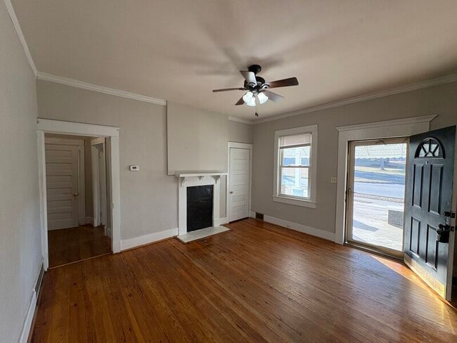 Foto del edificio - 315 Columbia Rd