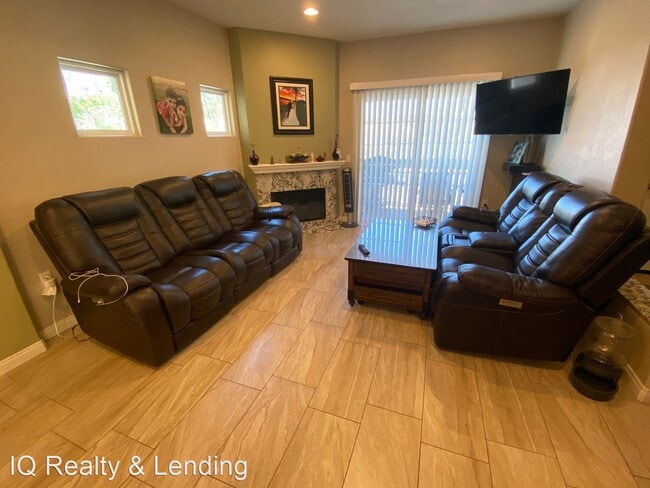 Building Photo - 3 br, 2 bath House - 2716 Lake Pointe Dr U...