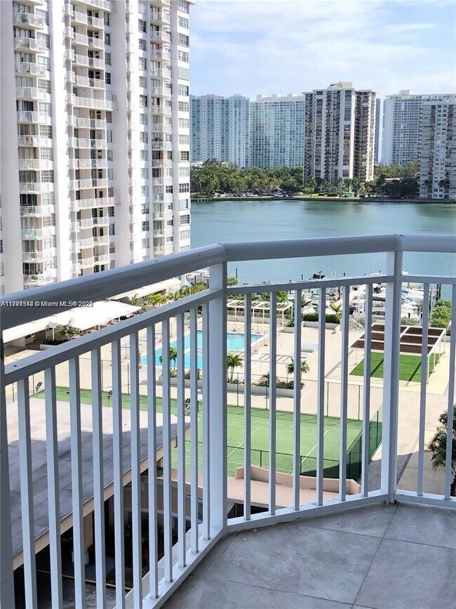 Foto del edificio - 18021 Biscayne Blvd