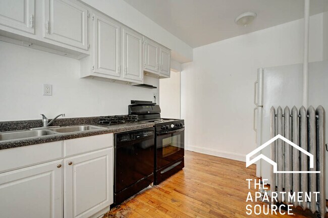 Foto del edificio - 4409 N Kenneth Ave