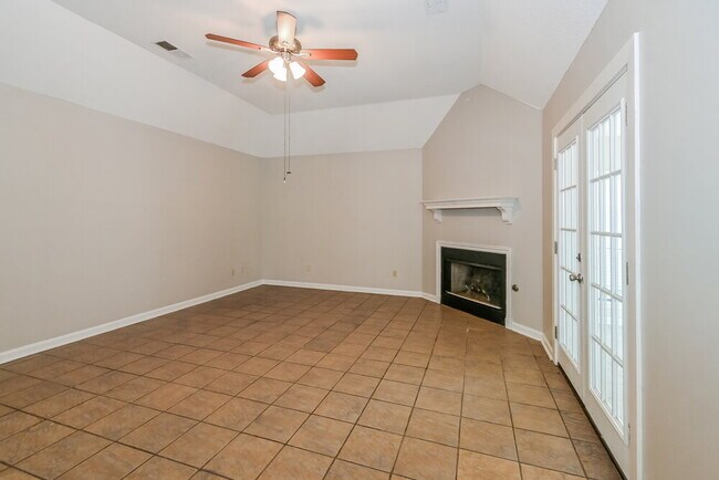 Building Photo - 5818 Southbend Ln