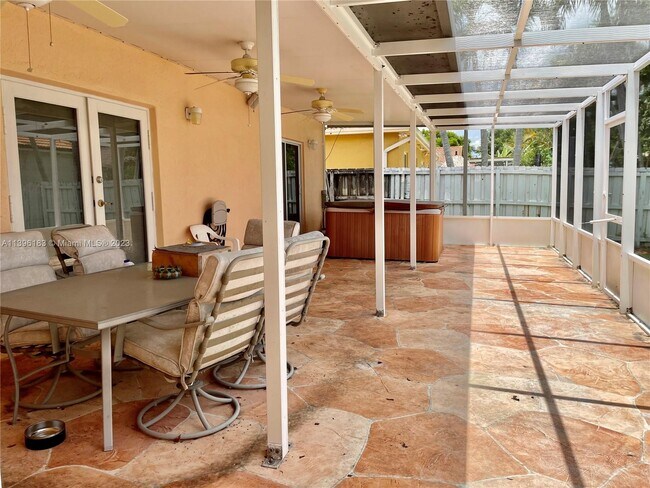 Foto del edificio - 8915 NW 164th St