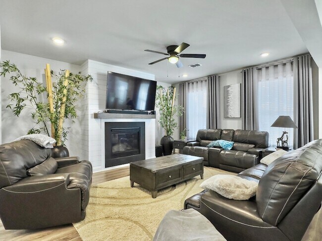 Building Photo - 495 Spring Hollow Dr