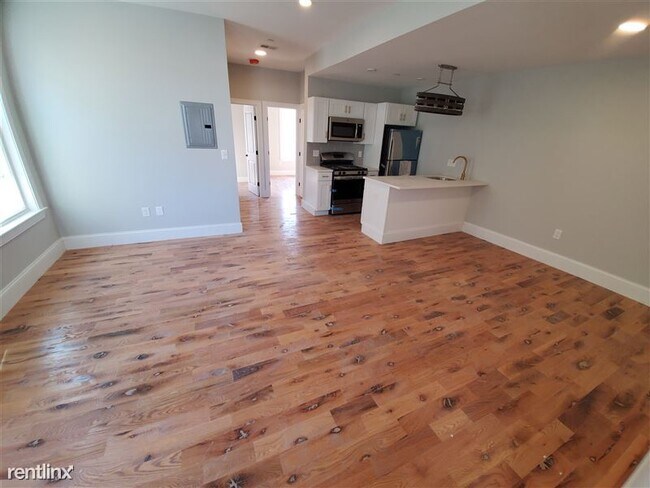 Building Photo - 4 br, 2 bath  - 224 Lexington St #2AA!