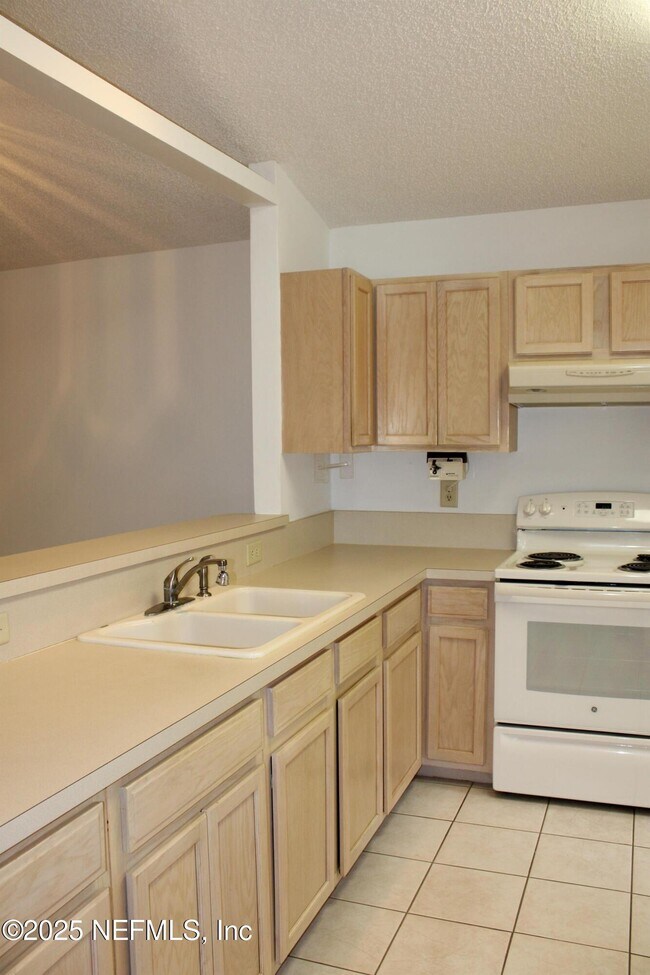 Building Photo - 11202 Mikris Dr S