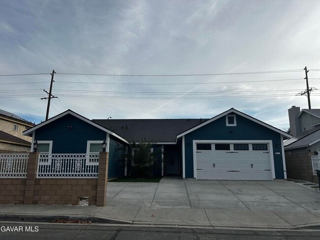 Building Photo - 3838 Balmont St