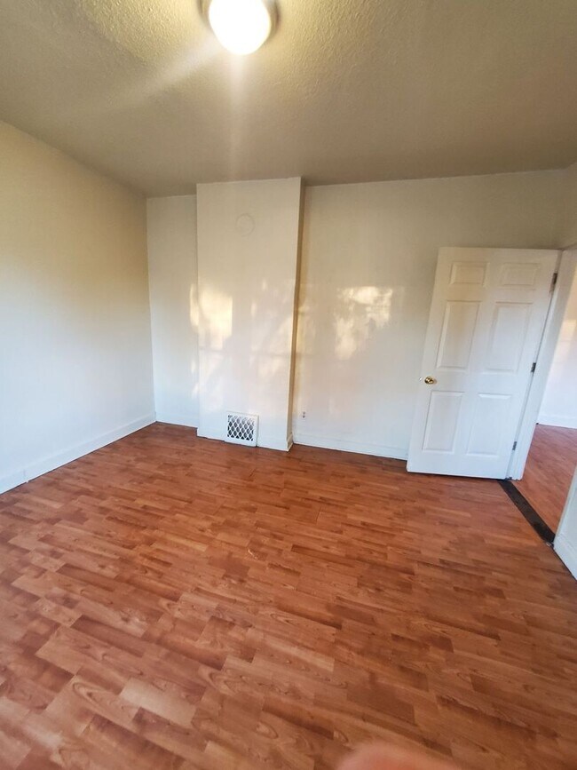 Building Photo - 821-823 Grand Ave. (Duplex)(ACE PROPERTY)