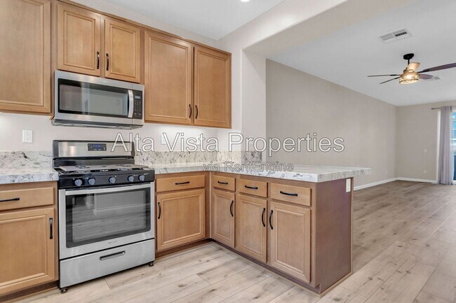 Foto del edificio - 16912 Laurel Hill Ln