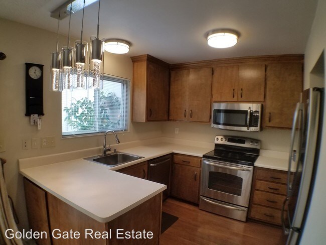 Building Photo - 2 br, 1.5 bath House - 3505-E Northwood Drive
