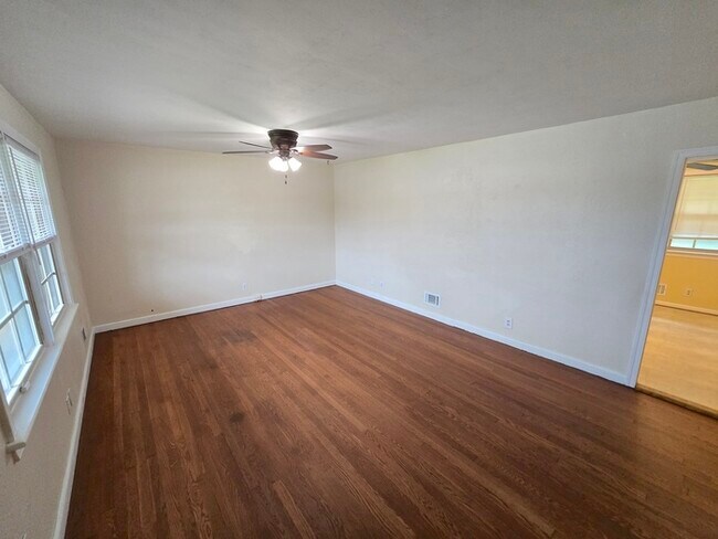Building Photo - Charming 4-Bedroom Brick Ranch in Virginia...