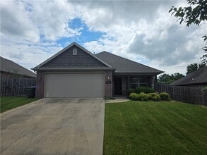 Building Photo - 3072 N Autumn Rose Ave