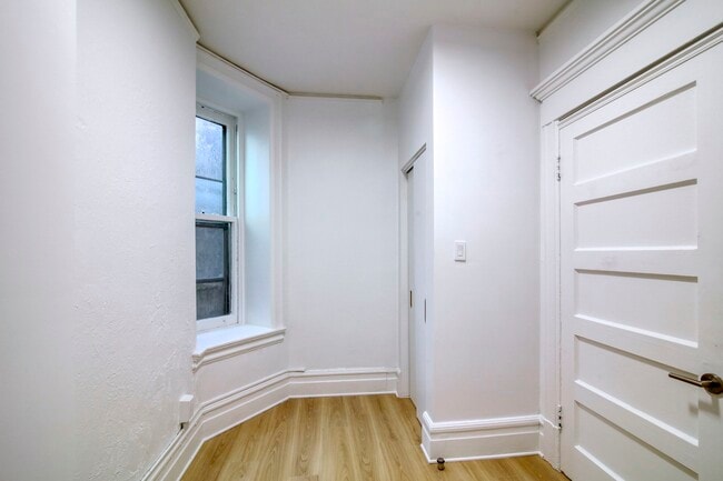 Photo du bâtiment - 1245 Rue St Marc