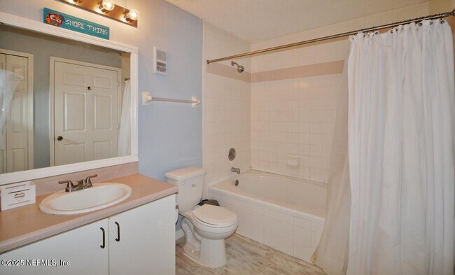 Foto del edificio - 200 Ironwood Dr