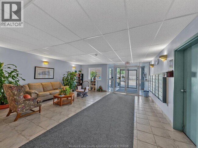 Photo du bâtiment - 1390 Lauzon Rd