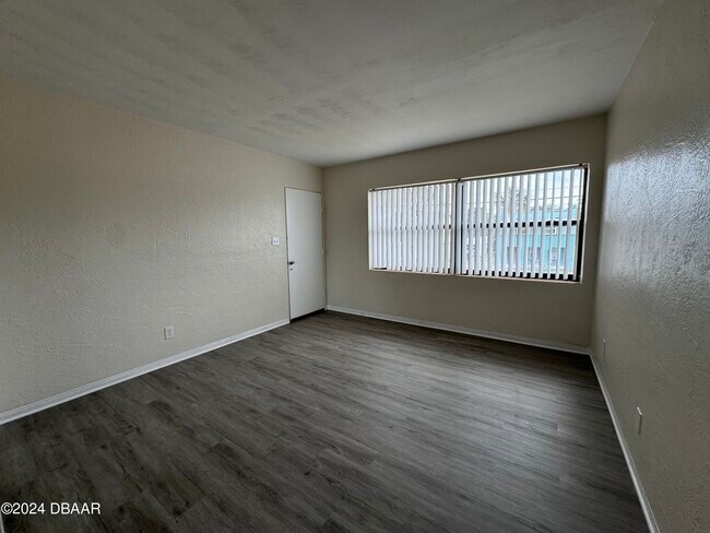 Foto del edificio - 407 University Blvd