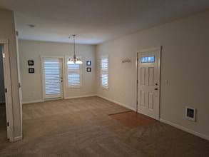 Building Photo - 10829 NE Red Wing Way