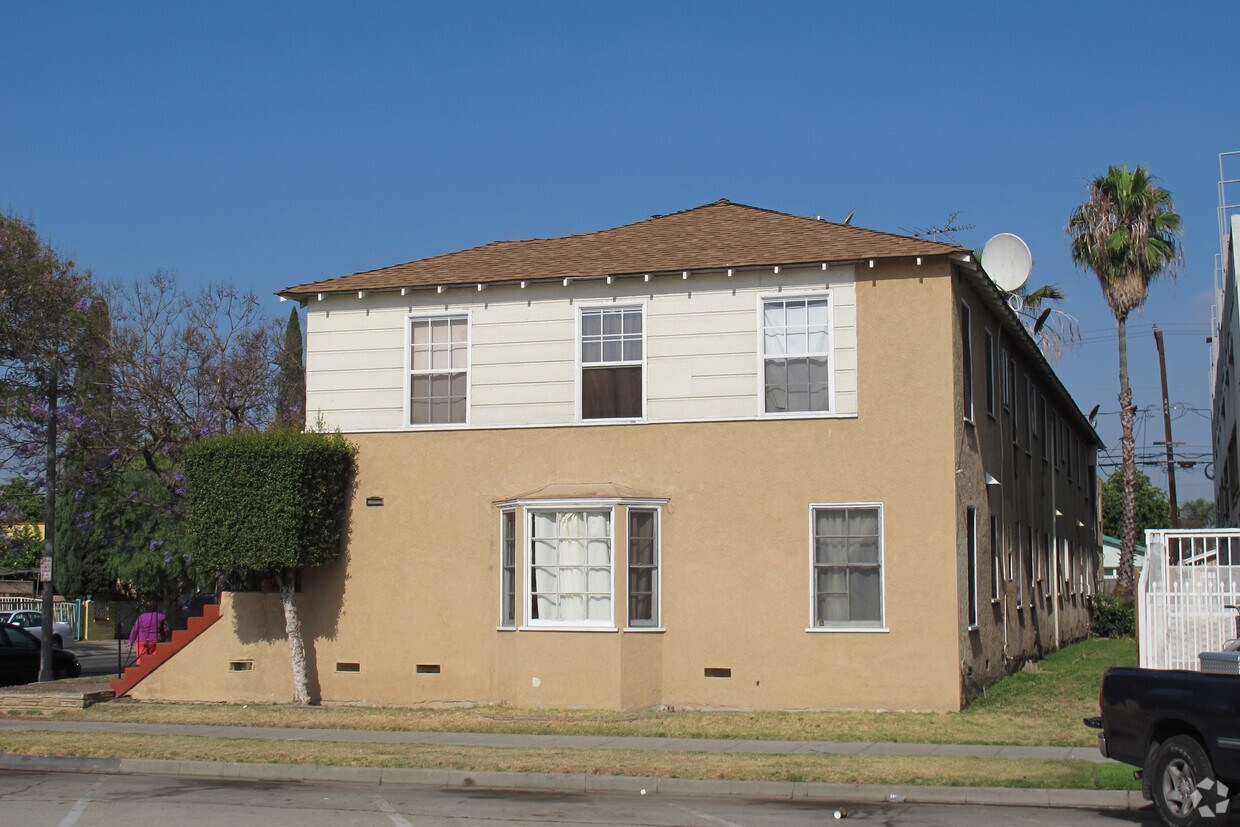 Building Photo - 1701 Chestnut Ave