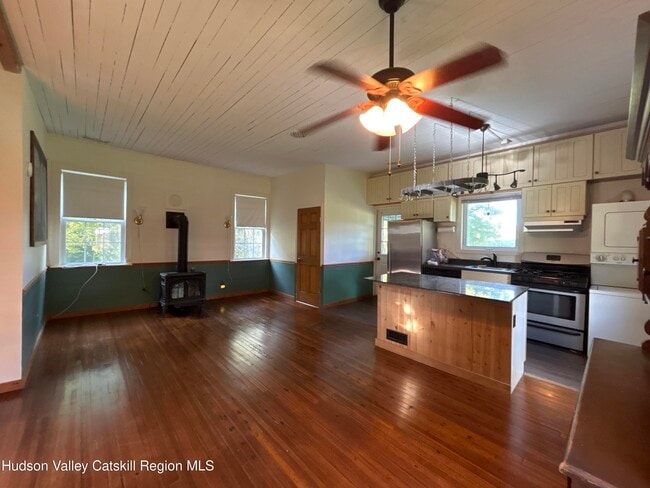 Building Photo - 135 Rudd Pond Rd