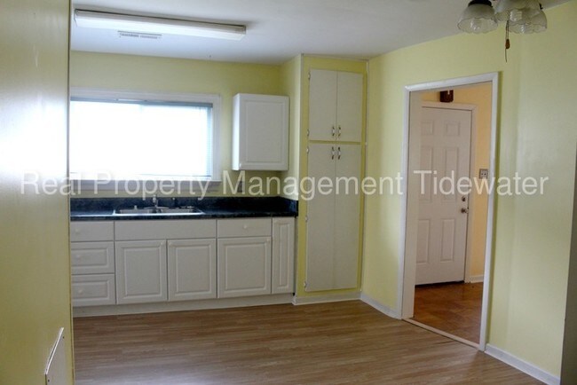 Building Photo - 4936 Carnation Ave