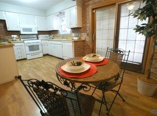 Foto del edificio - 5055 Valley Forge Dr