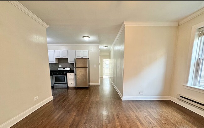 Foto del edificio - 3825 N Greenview Ave