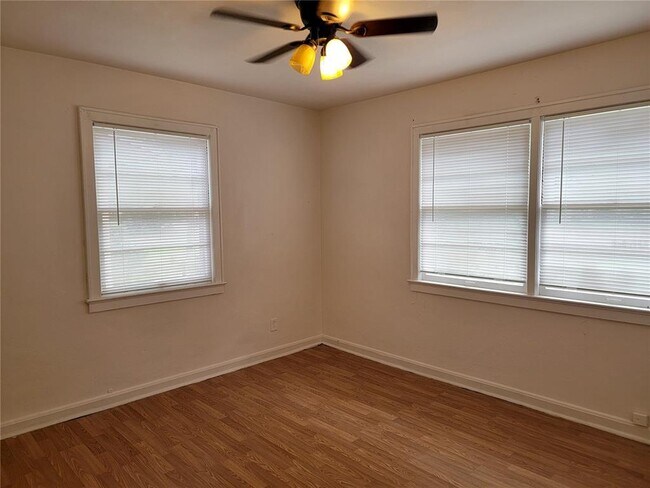 Foto del edificio - 212 Husson Ave